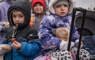 Niñas y niños refugiados